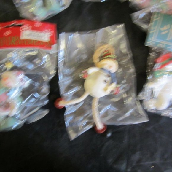 SET OF 13 SNOWMAN MOTIF ORNAMENTS, DIFFERENT MATERIALS,SOME VTG, SOME W/ORIG PKG - Picture 4 of 5